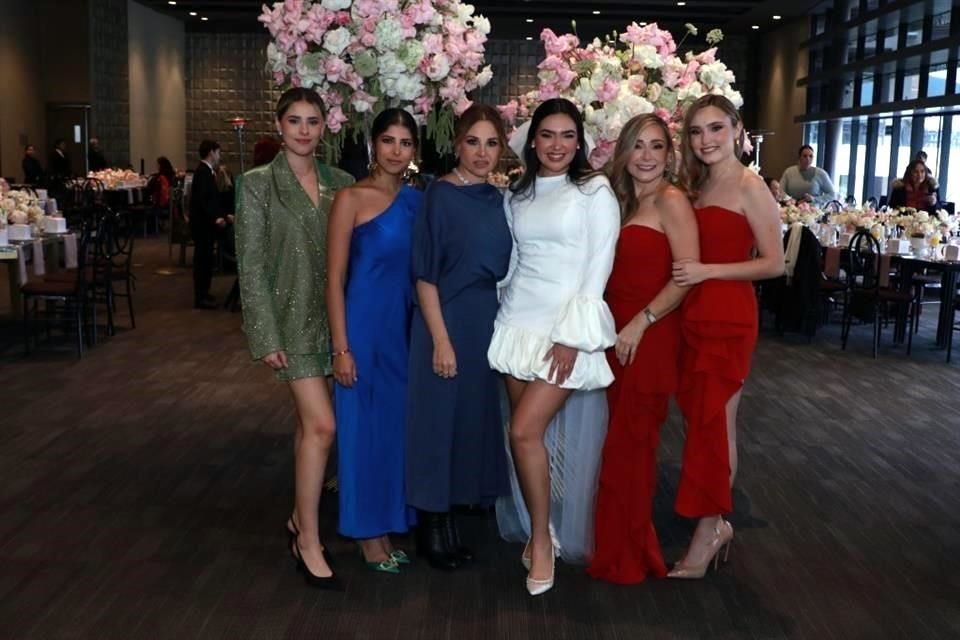 Fernanda Doriz Salazar, Melissa Doriz Salazar, Gabriela Salazar de Doriz, Samantha González Aleu Orozco, Lorena Patricia Orozco de González y Sabrina González  Aleu Orozco