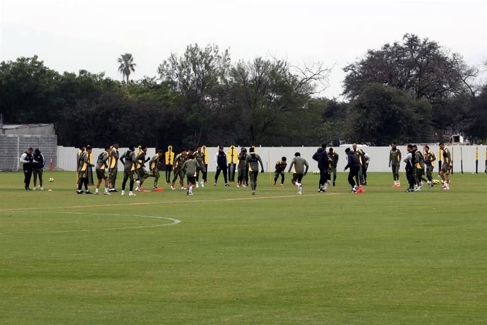 El cuadro de Veljko Paunovic entrenó este martes en las instalaciones del CET.