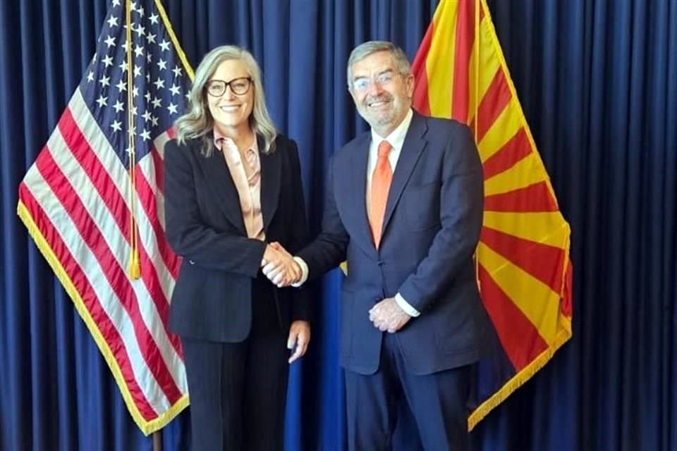 El Canciller se reunió con la Gobernadora de Arizona, Katie Hobbs.