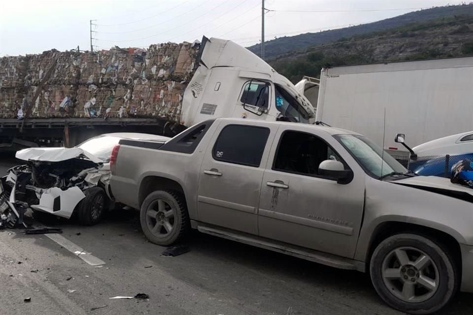 Una falla en los frenos de un tráiler sería la causa del accidente múltiple en el Libramiento Noroeste.