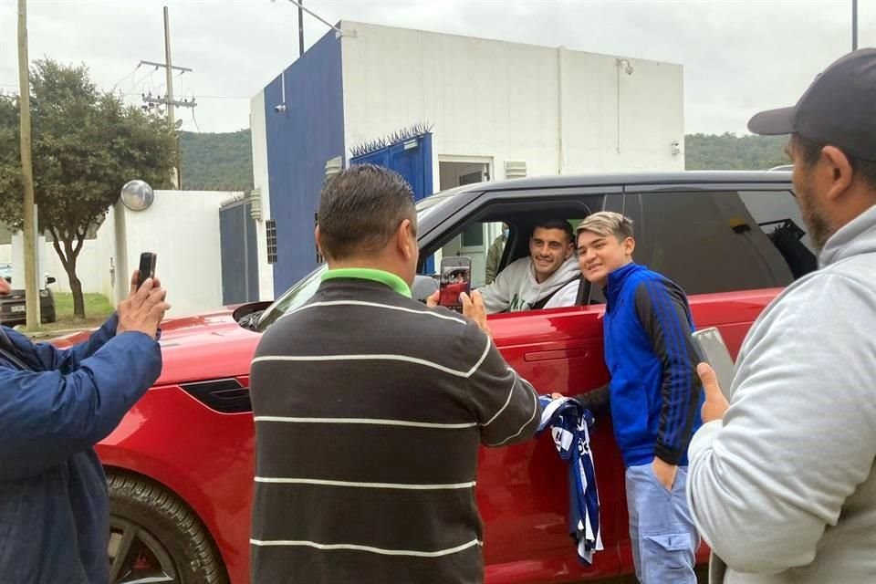 Aficionados acudieron hoy a El Barrial para tomarse la clásica foto del recuerdo.