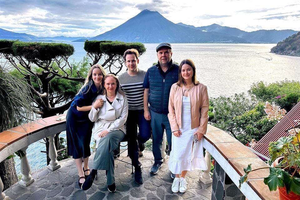 GUATEMALA. Valeria Elizondo Sada, Alicia Sada, Eduardo Elizondo Sada, Eduardo Elizondo y Alice Elizondo Sada