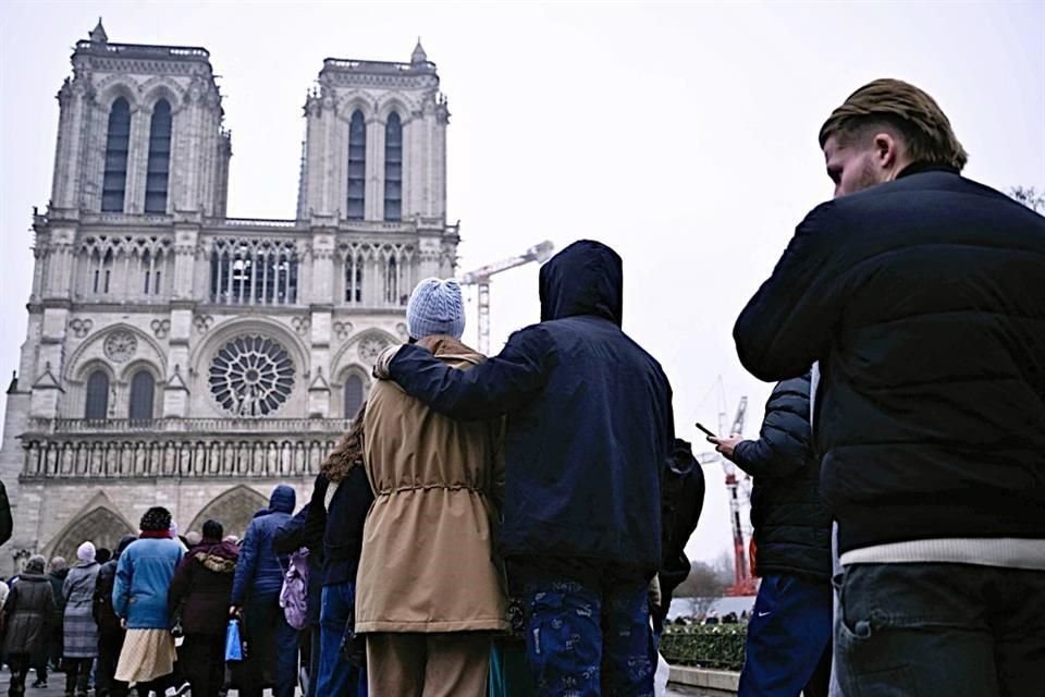 La Catedral de Notre Dame, uno de los símbolos de París, reabrió sus puertas el 16 de diciembre.