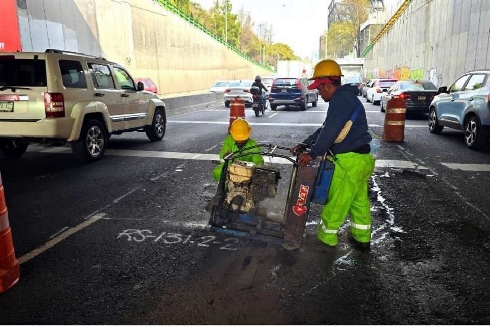 La Secretaría de Obras y Servicios afirmó que ha atendido 42 mil baches en la CDMX.