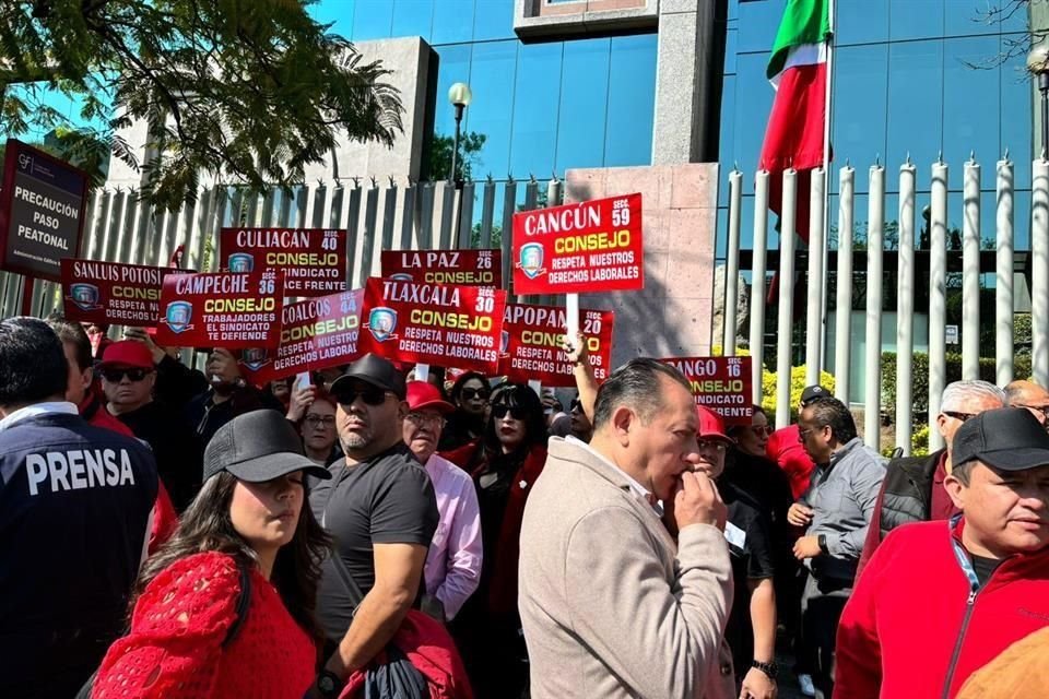 Los trabajadores de diversas entidades se concentraron afuera del Consejo de la Judicatura Federal.