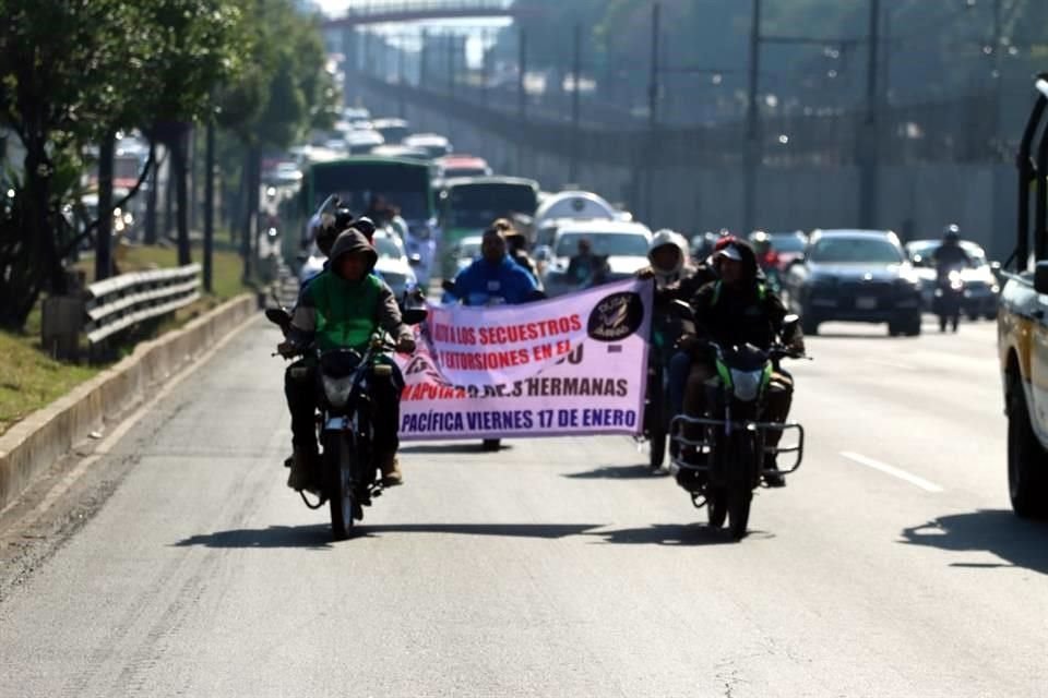 Los contingentes partieron de la Autopista México-Puebla y del Bordo de Xochiaca, en el Municipio de Nezahualcóyotl. 