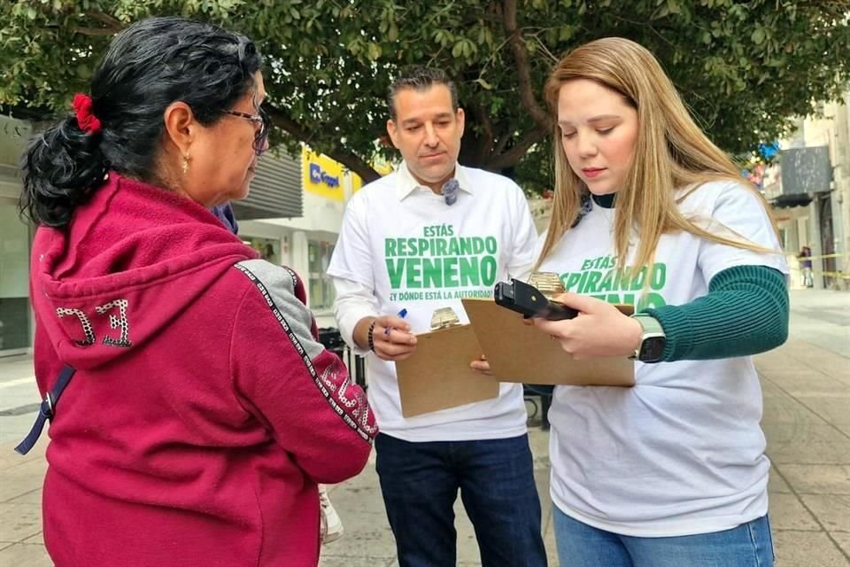 Para realizar la encuesta, los Diputados portaron camisetas con la leyenda 'estás respirando veneno, ¿y dónde está la autoridad?'.