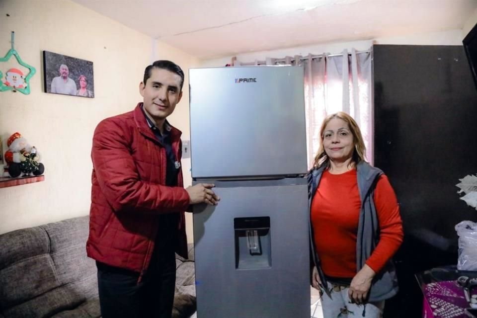 En total, 41 familias recibieron estufas, refrigeradores y bases de colchones, entre otros artículos.