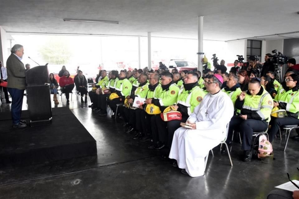 Bomberos de Nuevo León llevó a cabo la bendición de cascos.