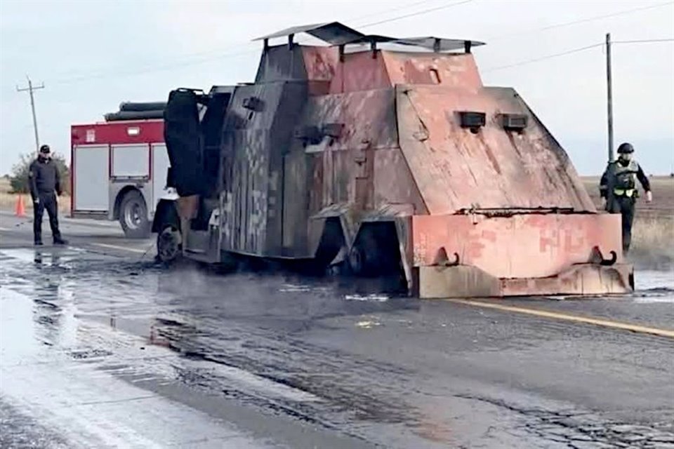 Un vehículo 'monstruo' quemado fue hallado ayer por la mañana al sur de Reynosa en una zona donde grupos criminales rivales se enfrentaron durante horas.