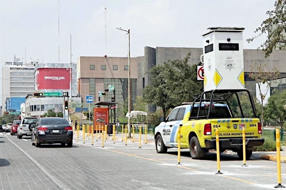 La Administración de Luis Donaldo Colosio colocó patrullas sin policías en diferentes puntos de la Ciudad.