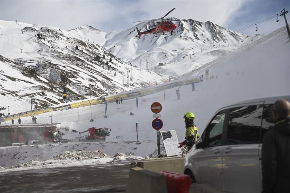 Al menos 5 helicópteros trabajan para el rescate de las personas.