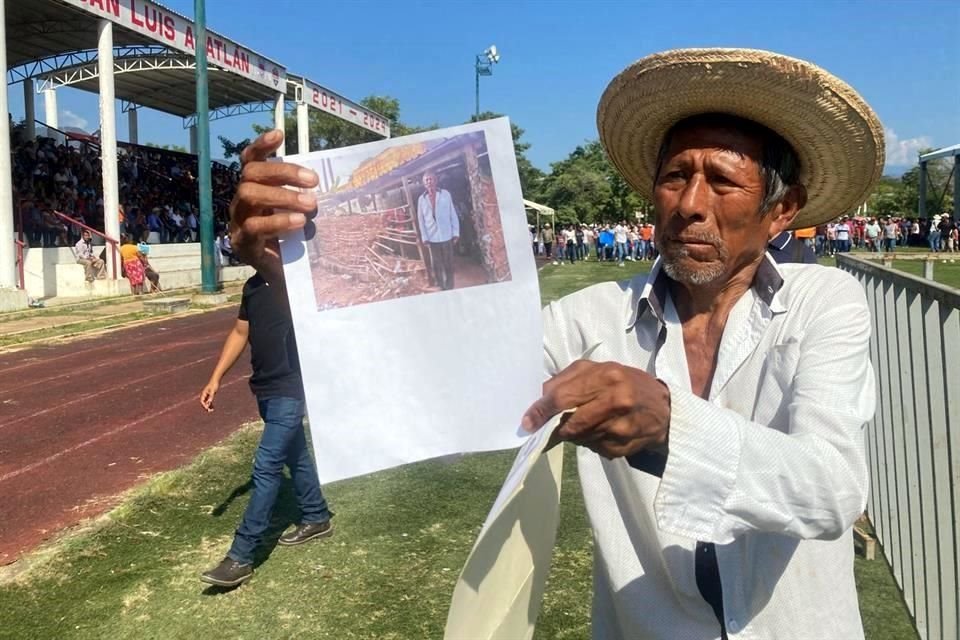 Un campesino pidió ayuda a Sheinbaum ante daños en su casa.