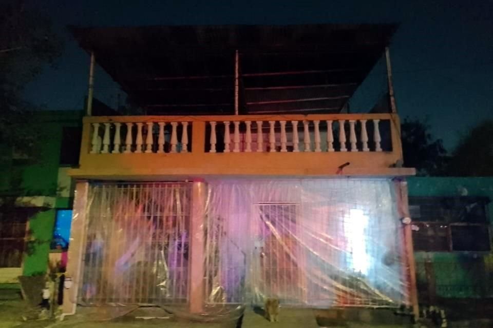 La casa baleada se ubica en las calles Diputado Gerzayn Ugarte y Diputado Enrique Suárez, en la Colonia Constituyentes de Querétaro, segundo sector.