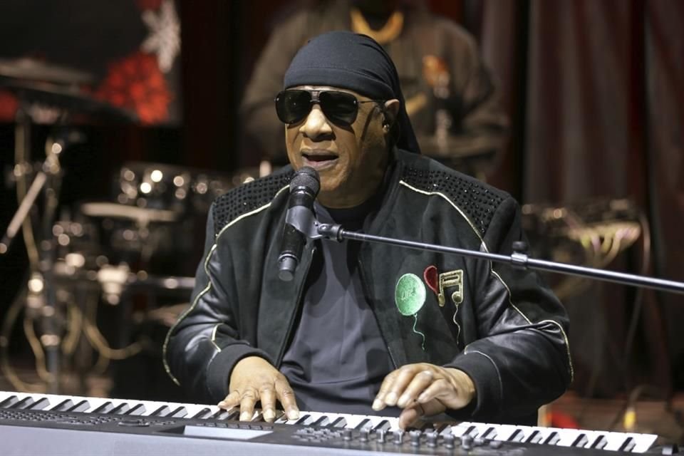 Stevie Wonder también se suma a la veintena de artistas que conformarán el mega show.