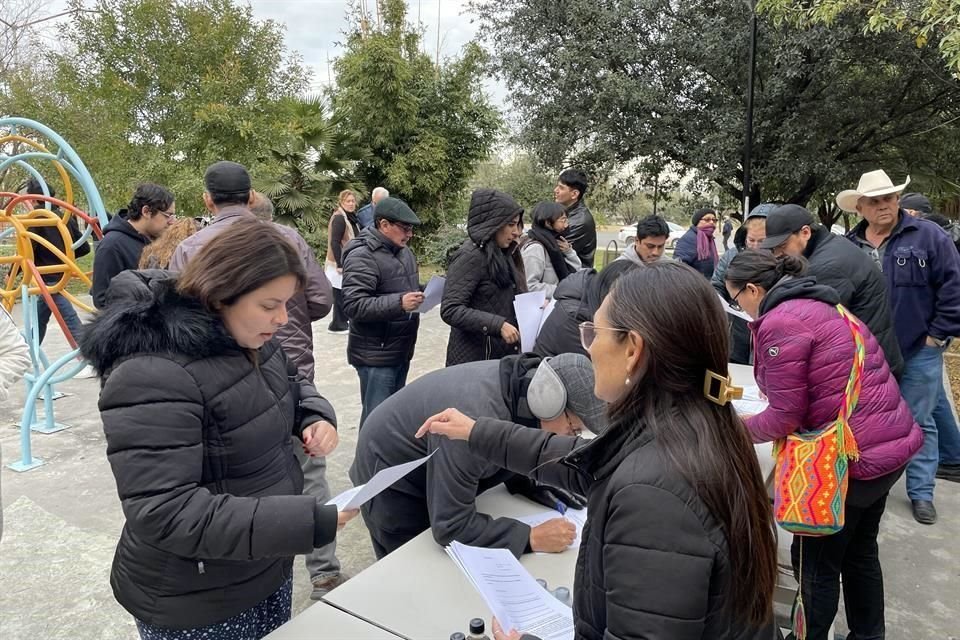 Decenas de habitantes de distintas colonias acudieron al Parque del Nepe, en la colonia Balcones de Anáhuac, para manifestar su inconformidad.