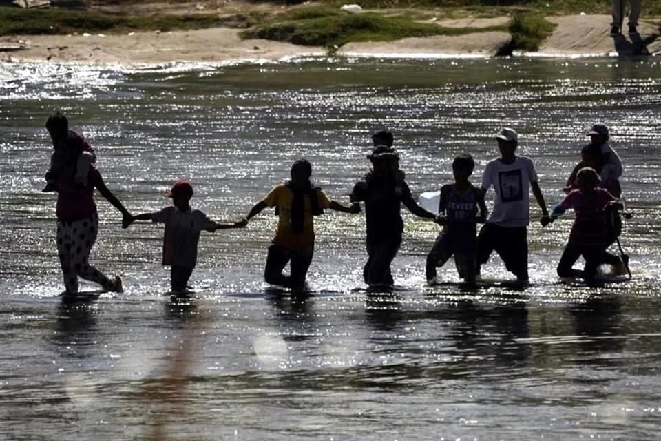 Análisis señala que, pese a su afán de detener migrantes, Donald Trump encontrará dificultadas para alcanzar niveles de expulsión de Obama.