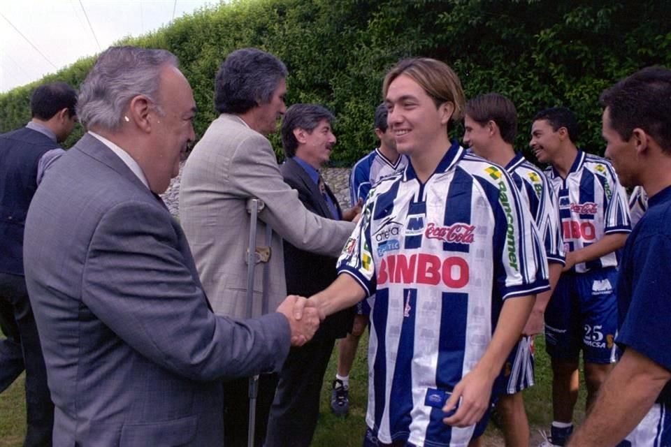 Cesáreo Victorino fue presentado por la directiva de Rayados del Invierno 2000, pero una lesión anuló la transferencia.