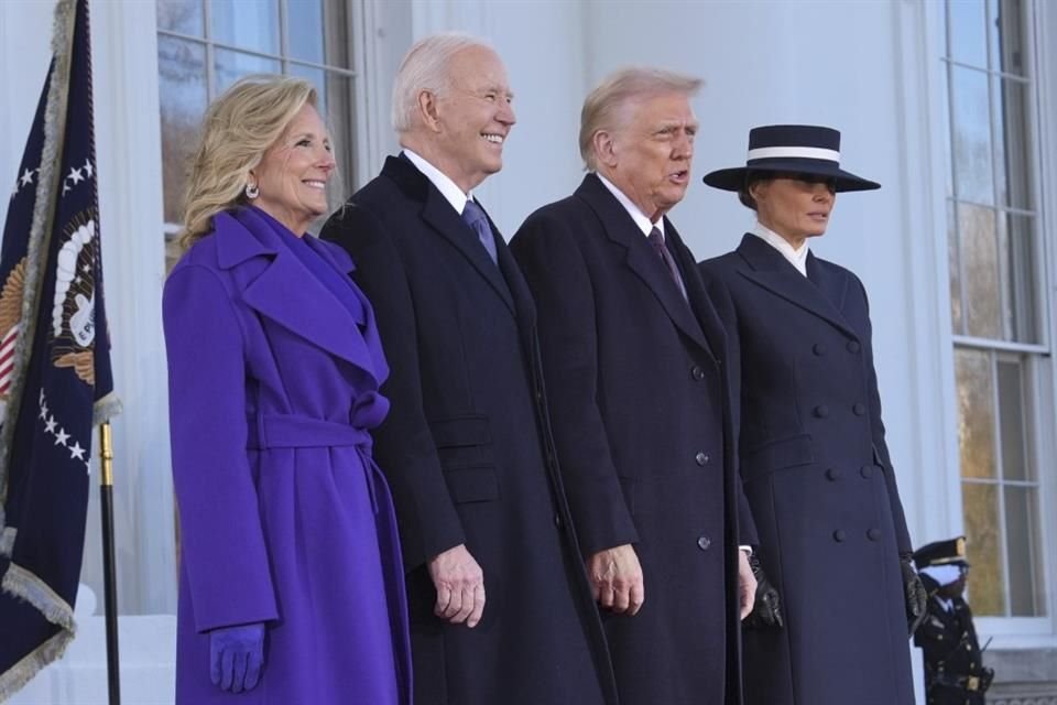 A su llegada, tanto republicanos como demócratas posaron con sus respectivas parejas para una fotografía.