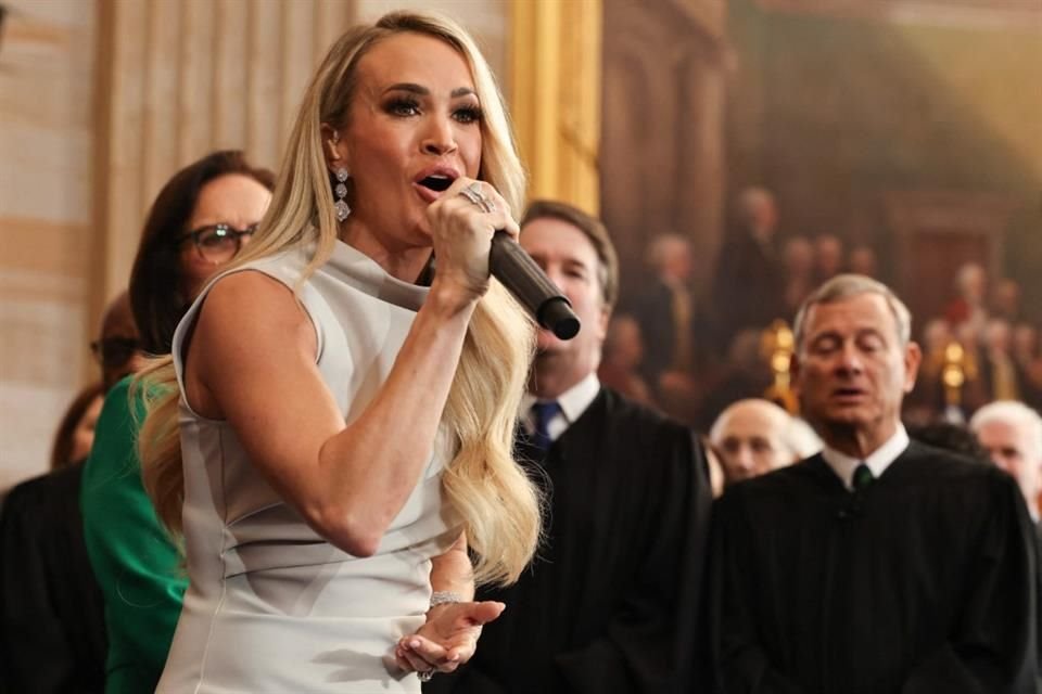 La cantante Carrie Underwood actuó en la gala de investidura de Donald Trump, aunque se encontró con varios problemas de audio.