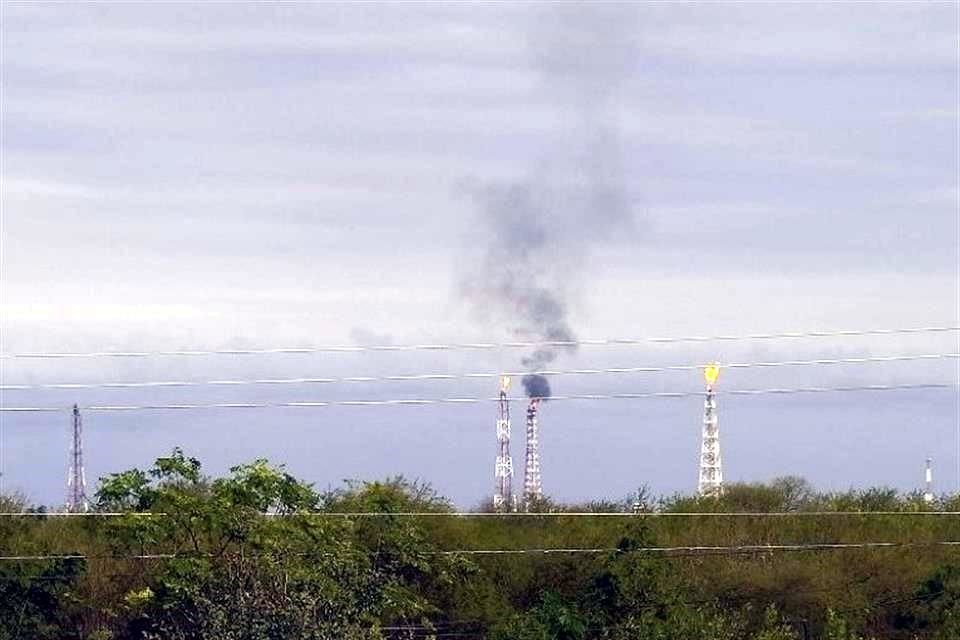 La videocámara del Observatorio Ciudadano de la Calidad del Aire captó hoy por la tarde emisiones de la Refinería de Pemex, en Cadereyta.