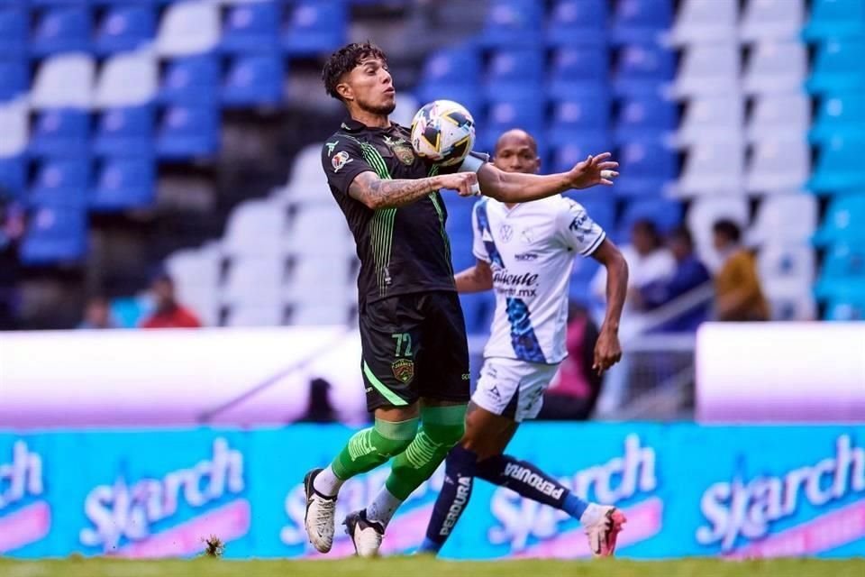 El 'Titán' pasó de Juárez a Rayados, pero se lesionó en su primer entrenamiento.