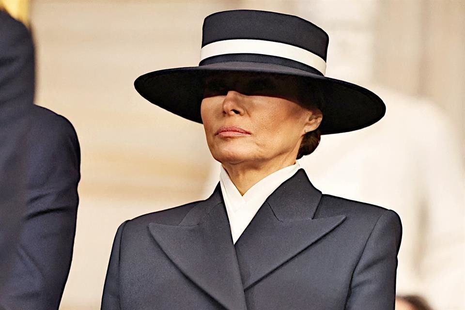 Para la primera parte de la segunda investidura de Donald Trump como presidente de EU, su esposa Melania vistió elegante y con look sobrio.