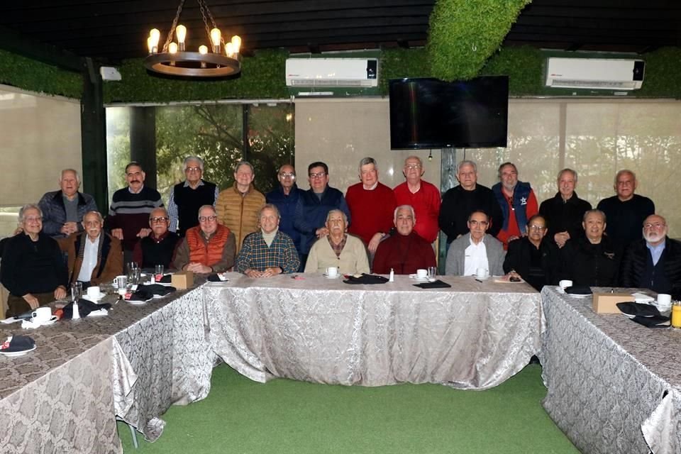 Integrantes del grupo Ex Pegazos de Arquitectura tuvieron una reunión de reencuentro.