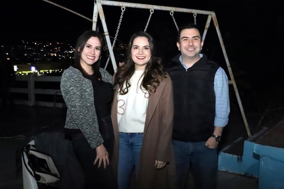 Cinthia Treviño, Liz Salazar y Jorge Treviño