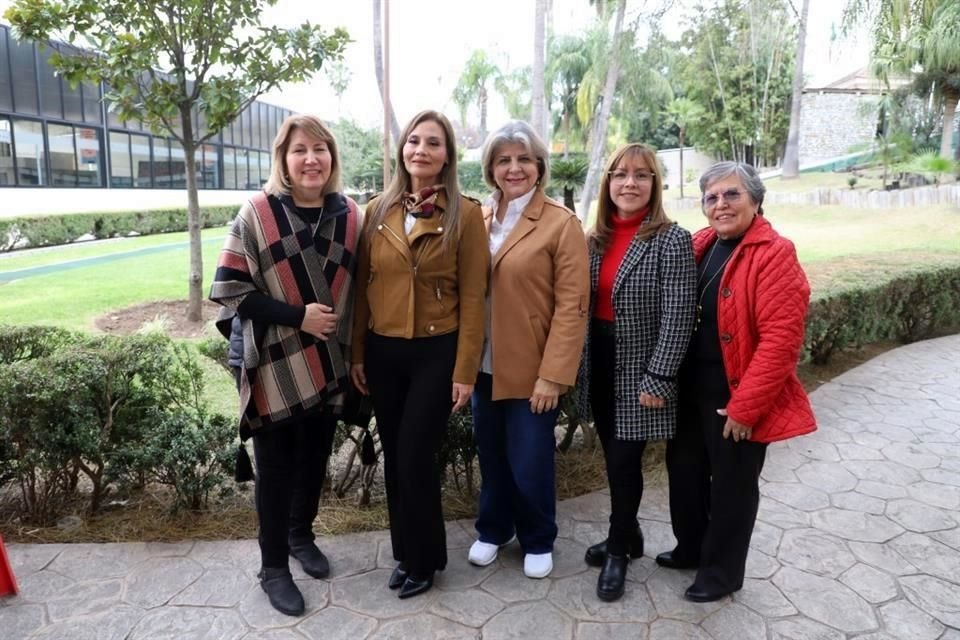 Leny Garza, Angie Briones, Clara Salazar, Alma Eliz e Irene Espinosa