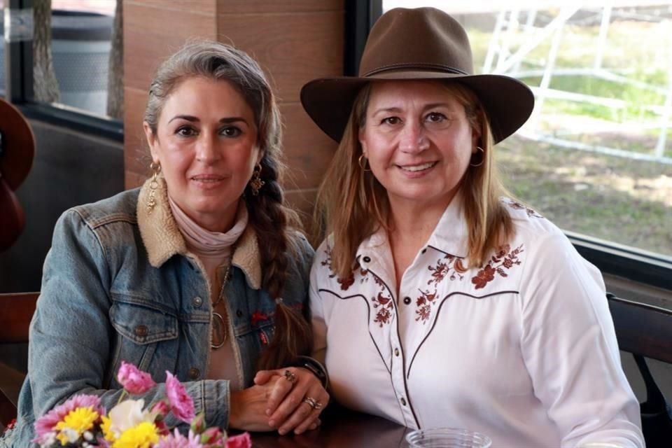 Angélica Ávalos de Cárdenas y Lucila de Gutiérrez