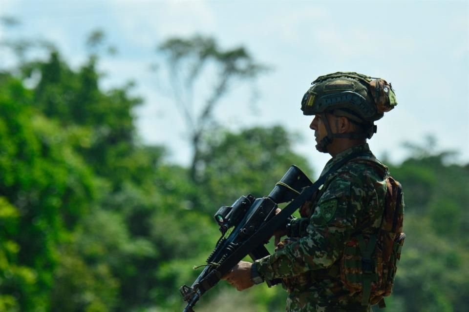 Un soldado patrulla el norte de la provincia de Santander, en Colombia, el 21 de enero del 2025.