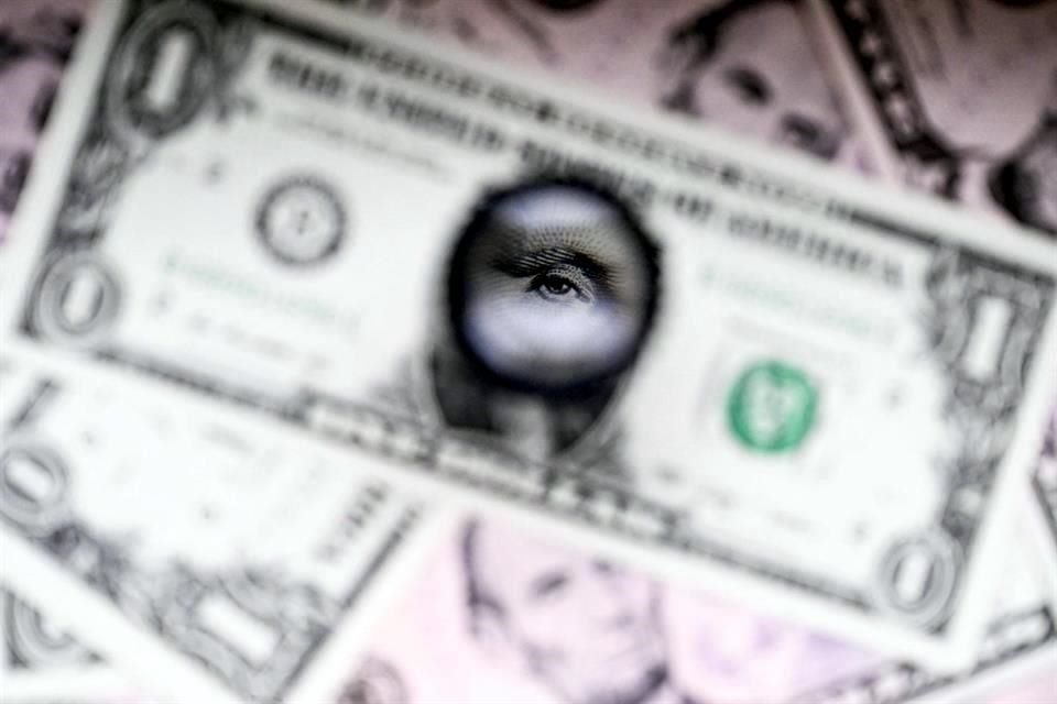 El peso recupera parte de sus pérdidas frente al dólar tras comentarios de funcionario de la Casa Blanca sobre el tema de los aranceles.