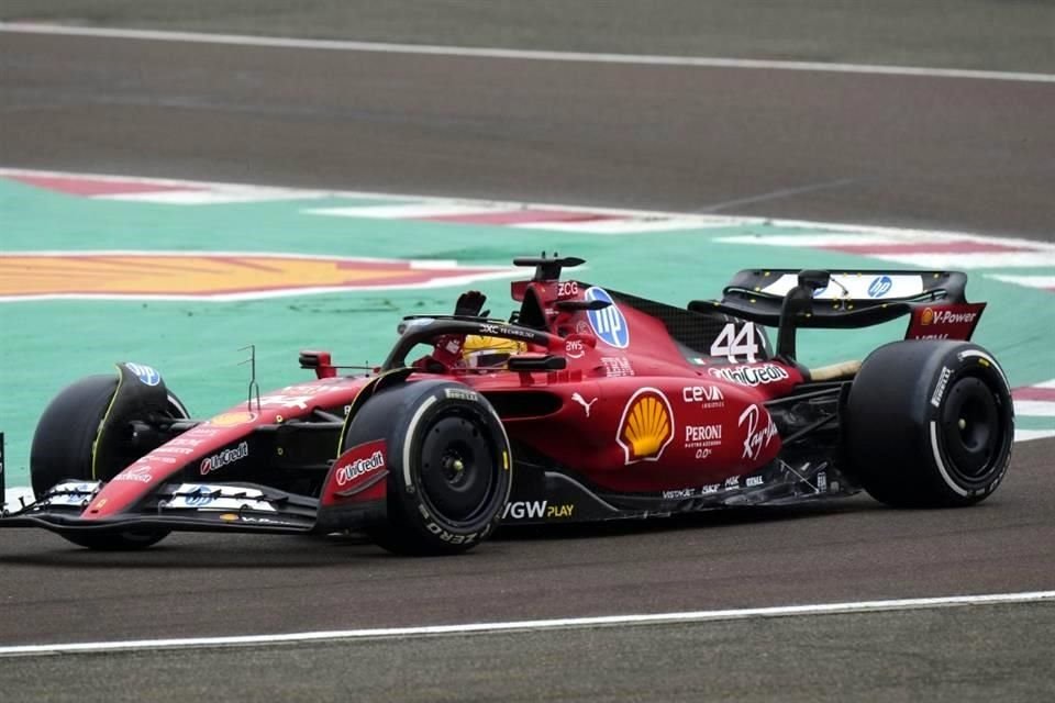 Lewis Hamilton se subió por primera ocasión al bólido de la Scuderia.