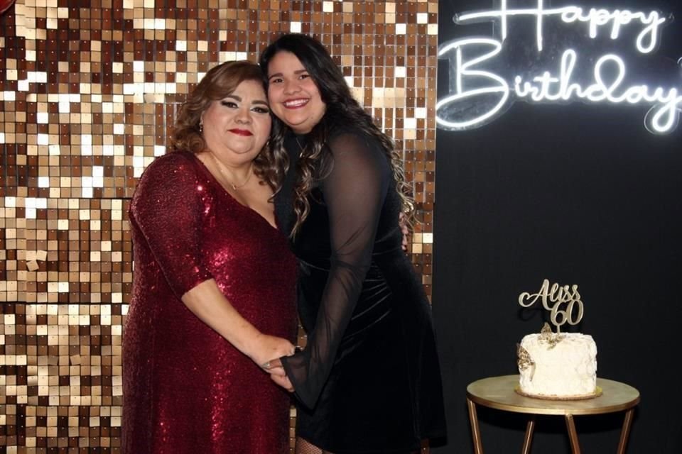 Alicia Juárez Solís y Natalia Maldonado Juárez, hija de la festejada