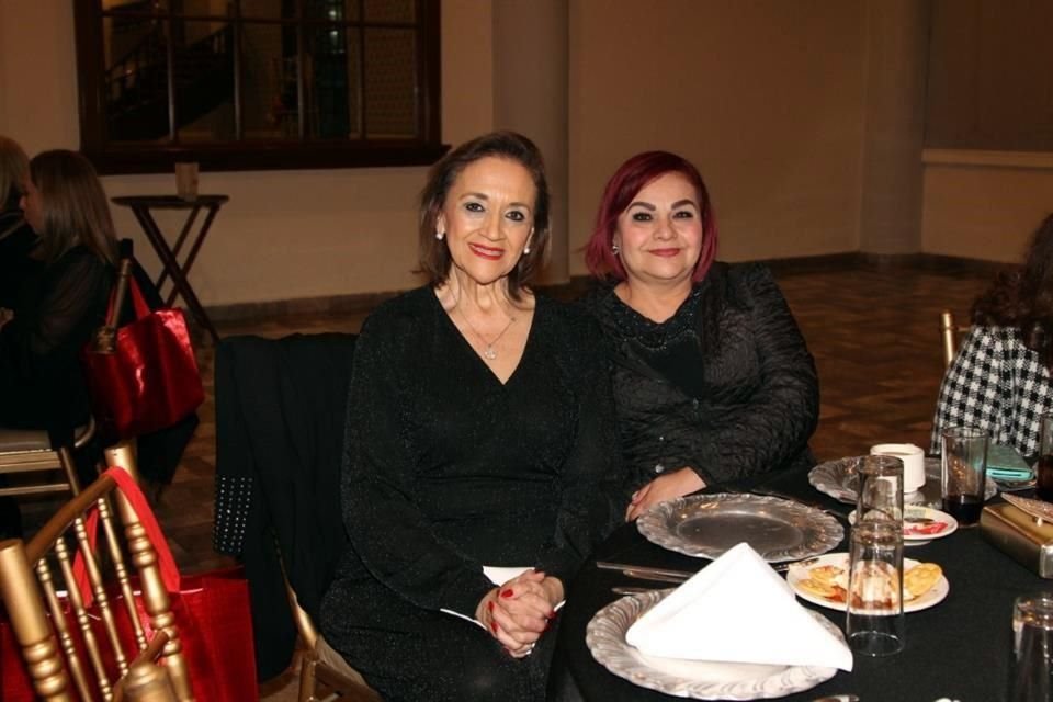 Bertha Anita Martínez y Olga Ramirez