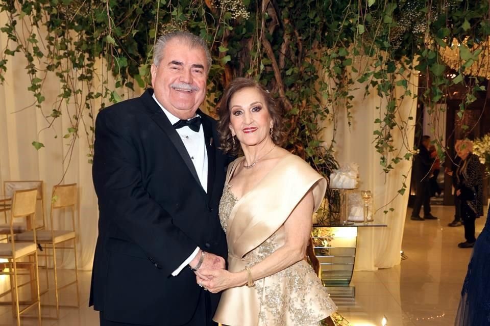 Raymundo Flores y Carmen Elizondo de Flores