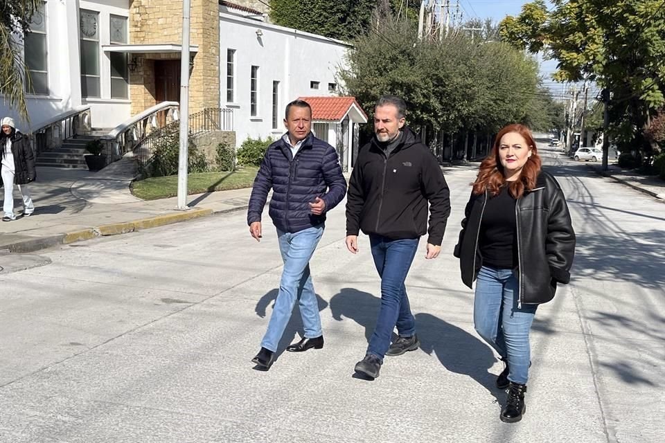 Adrián de la Garza abrió la calle Óscar F. Castellón, una de las obras reactivadas donde se colocó concreto hidráulico.