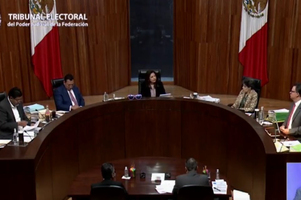 La Presidenta de la Sala Superior del Tribunal Electoral, Mónica Soto, dijo que solamente le están dando una orden al Comité Evaluador del Poder Judicial, para que no cualquier juez pueda decidir sobre determinados temas.