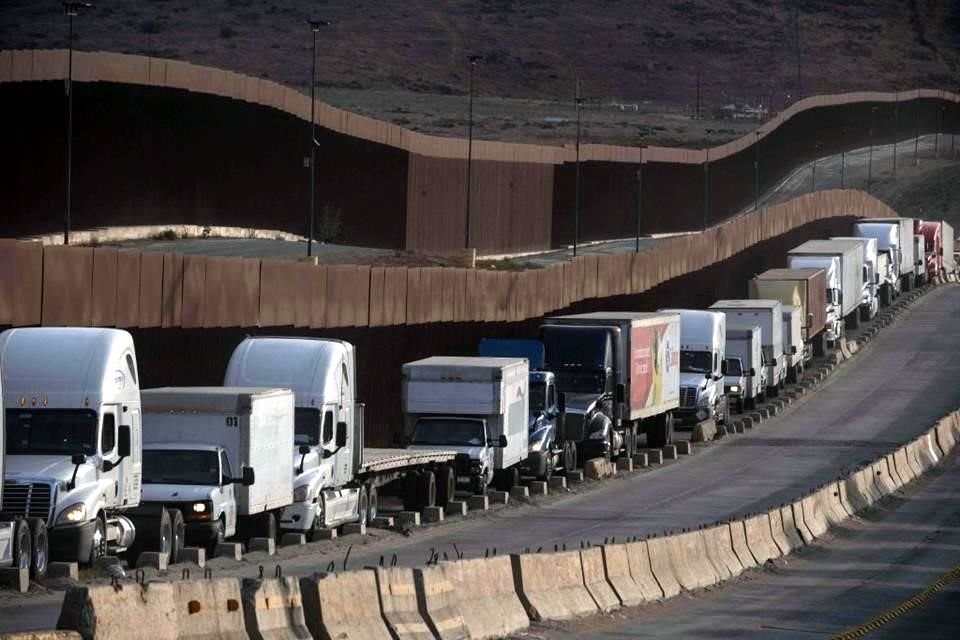Esto pasaría por la orden ejecutiva que envió el Presidente Donald Trump en la que exige que todos los operadores con Visa B1 y licencia internacional dominen el idioma inglés para conducir en sus carreteras.