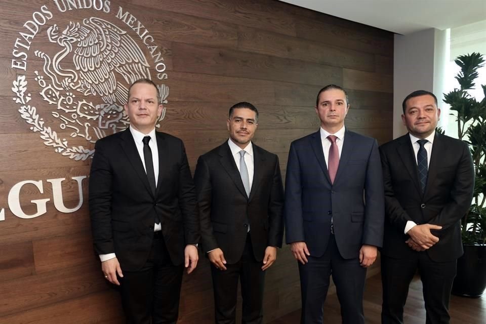 Gerardo Escamilla (izq. a der.), Omar García Harfuch, Pedro Arce y Francisco Almazán Barocio durante una reunión celebrada el 22 de enero en la Ciudad de México.