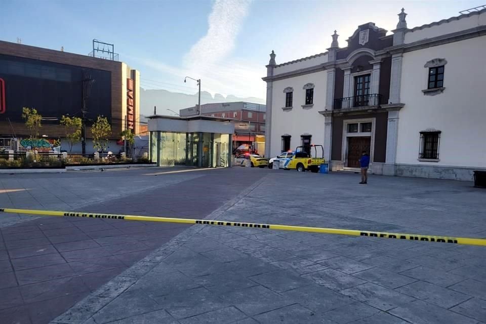 Al menos una persona queda herida por arma de fuego, luego de una balacera en Colegio Civil y 5 de Mayo, en el Centro de Monterrey.