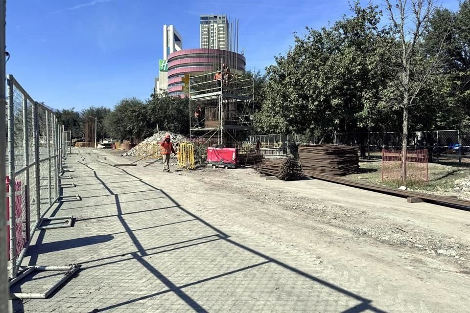 Las labores de la Línea 6 en el Parque Fundidora arrancaron en septiembre del 2023 y debieron concluir un año después.