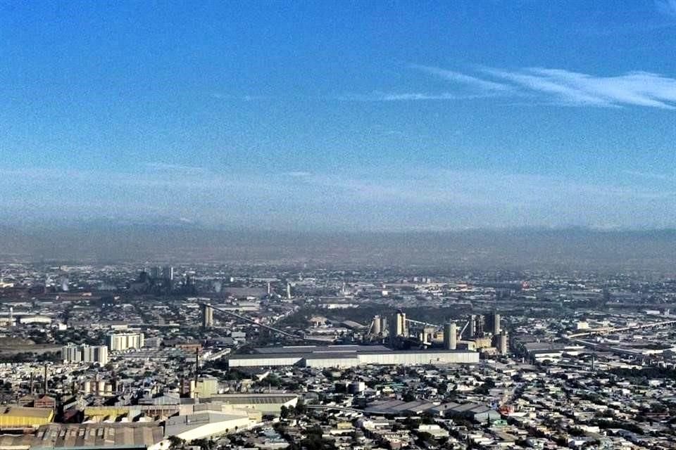 El área metropolitana de Monterrey amaneció con una contaminación fuera de norma y que tiene su nivel más alto en PM2.5.