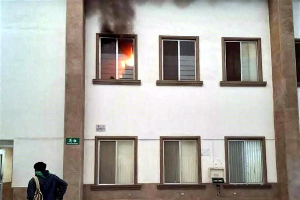 El incendio ocurrió en el segundo pido de un edificio de FIME.