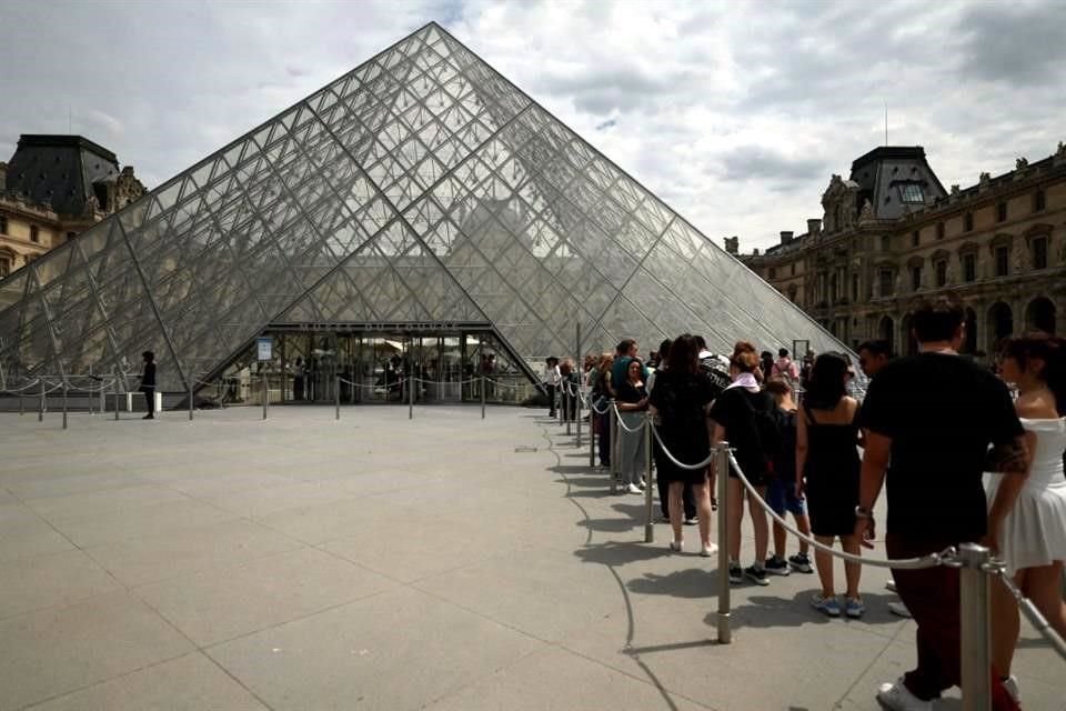 El año pasado, el Museo del Louvre recibió a cerca de 9 millones de visitantes, en un 80 por ciento turistas extranjeros.