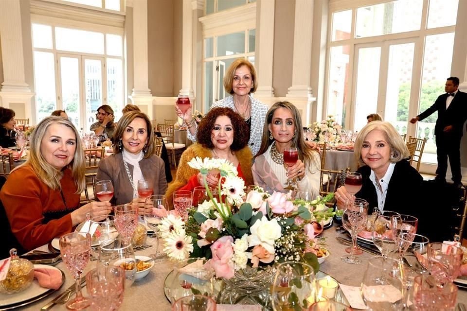 Irasema Flores de Múzquiz, Celina Lozano de González, Irene Múzquiz de Karren, Alexandra Castro, Yolanda Garza y Mariela Coindreau de Canavati