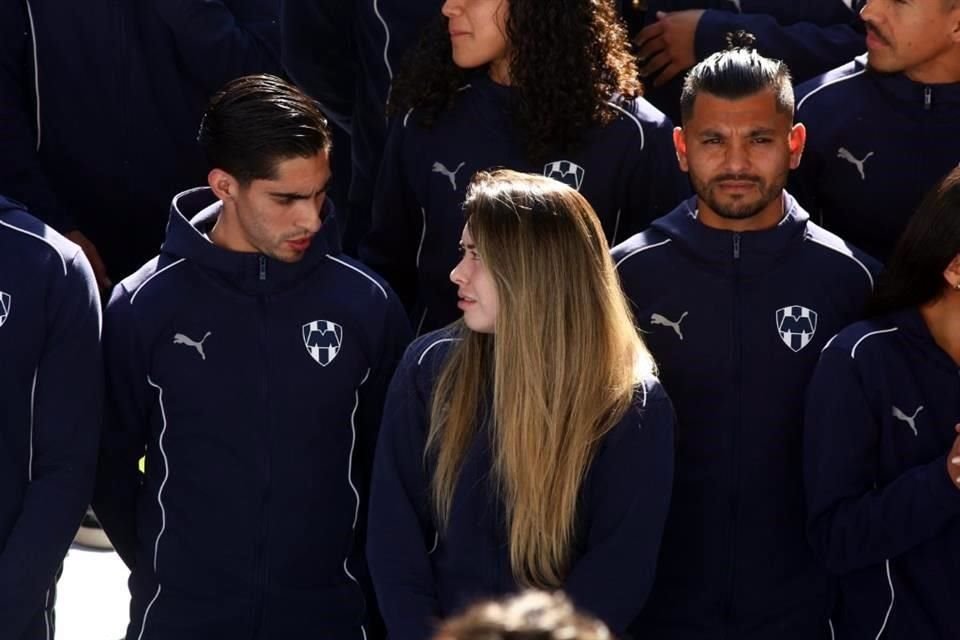 Rayados y Rayadas se tomaron la foto en el Estadio Monterrey.