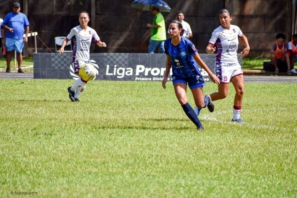 Naomi Garza durante uno de sus partidos