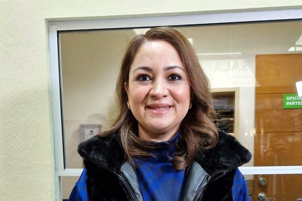 La Diputada local del PRI, quien entregó un escrito con esa petición en la Oficialía de Partes del Congreso.